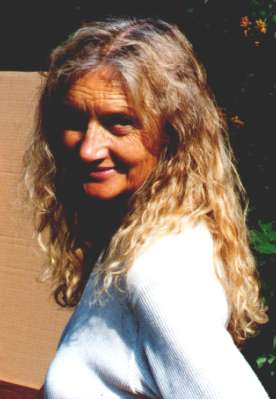 erika2.jpg (38199 bytes)